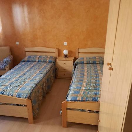 Habitaciones Pension El Parque Sabiñánigo Esterno foto