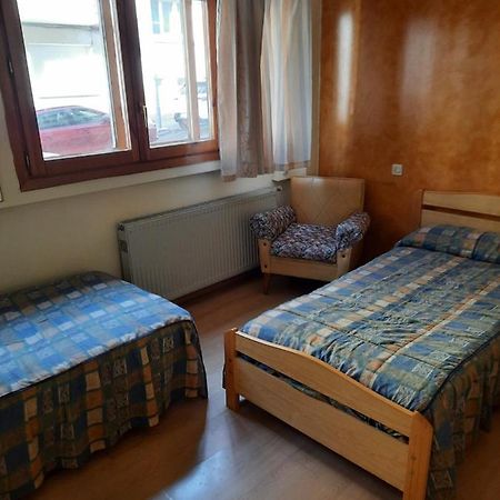 Habitaciones Pension El Parque Sabiñánigo Esterno foto