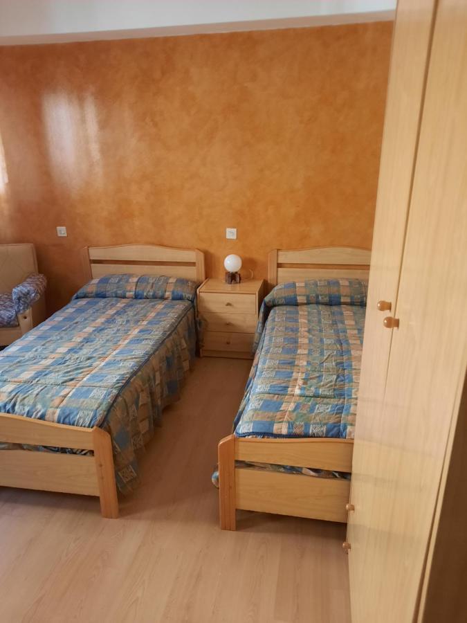 Habitaciones Pension El Parque Sabiñánigo Esterno foto