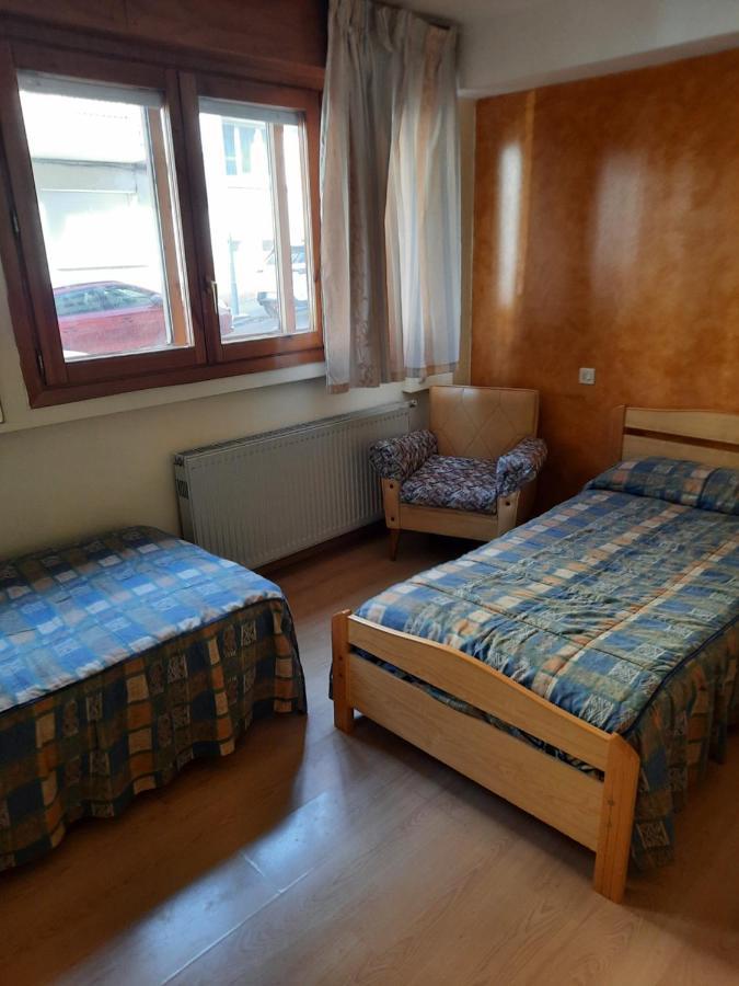 Habitaciones Pension El Parque Sabiñánigo Esterno foto