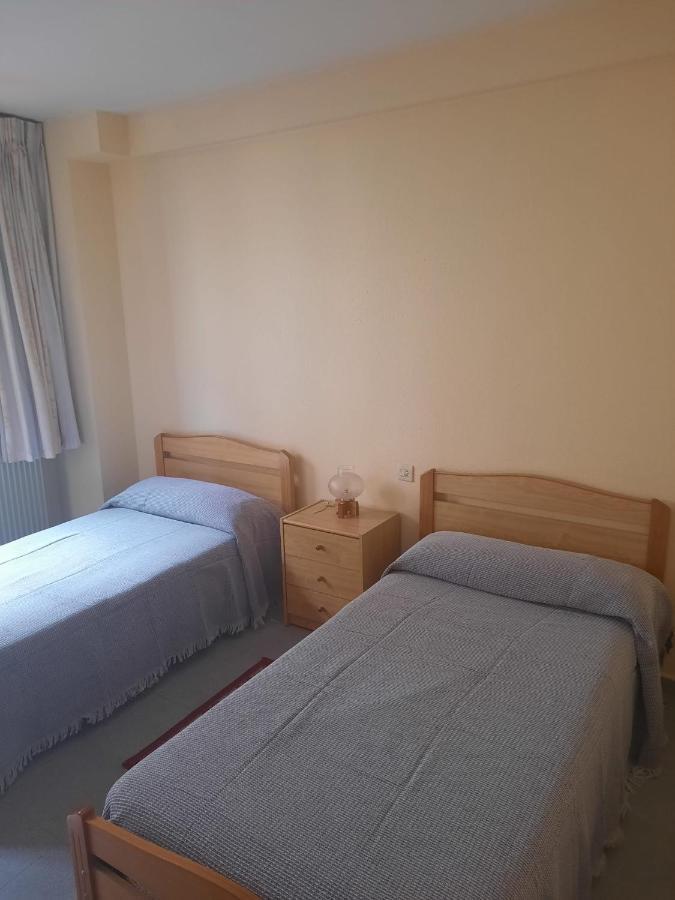 Habitaciones Pension El Parque Sabiñánigo Esterno foto